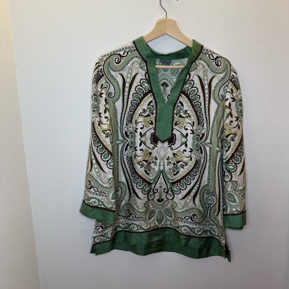 Ann Taylor Emerald and Olive Patterned 100% Silk Top - Picture 1 of 3